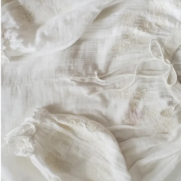 ZARA ~ ✨ Bloggers Favorite ✨ROMPER WITH FLORAL EMBROIDERY - Picture 9 of 11